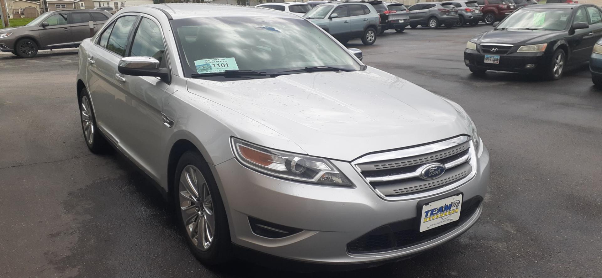 2011 Ford Taurus Limited FWD (1FAHP2FW6BG) with an 3.5L V6 DOHC 24V engine, 6-Speed Automatic transmission, located at 2015 Cambell Street, Rapid City, SD, 57701, (605) 342-8326, 44.066433, -103.191772 - CARFAX AVAILABLE - Photo#4